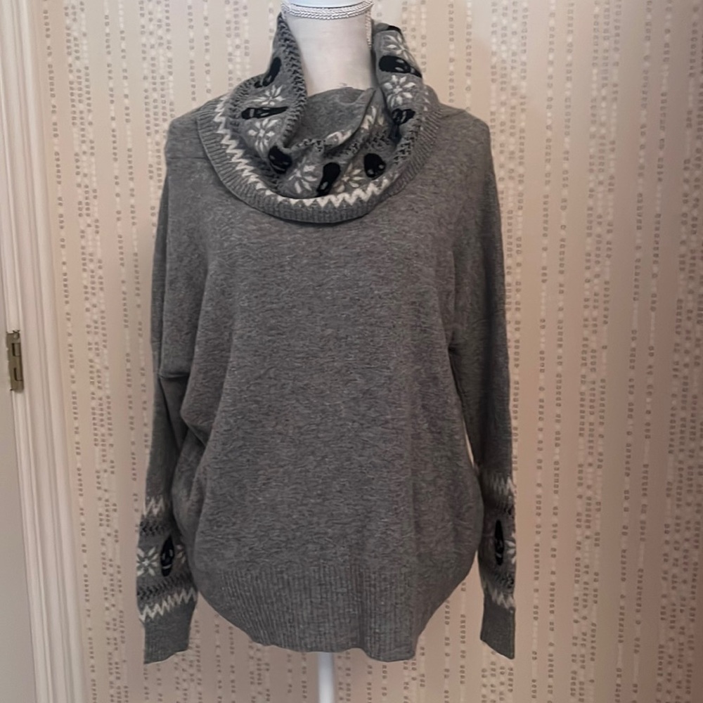 Skull cashmere turtleneck